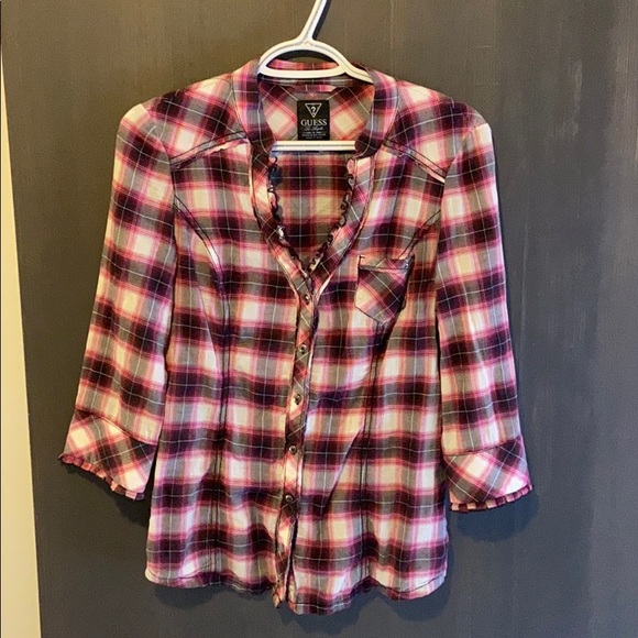 GUESS Plaid Button Up V-Neck 🔥 - Picture 6 of 6